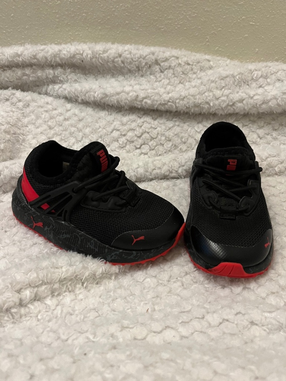 Toddler PUMA Sz 6c red and black shoes